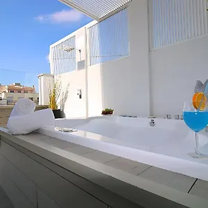 Apartment Incredible Penthouse With Jacuzzi In The Center, Unique In The Area, Barcelona